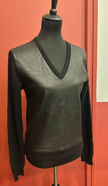 ZADIG & VOLTAIRE DELUXE 
V-neck sweater model...