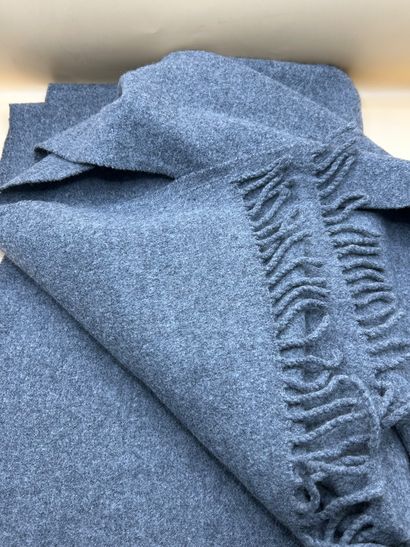 ACNE STUDIOS 
Large grey 100% wool scarf....