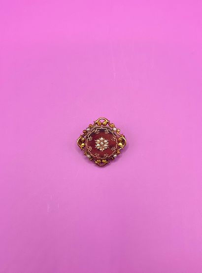 18K (750/1000) yellow gold square brooch,...