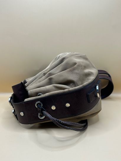 GIVENCHY 
Circa 2000
Handbag in brown calf...
