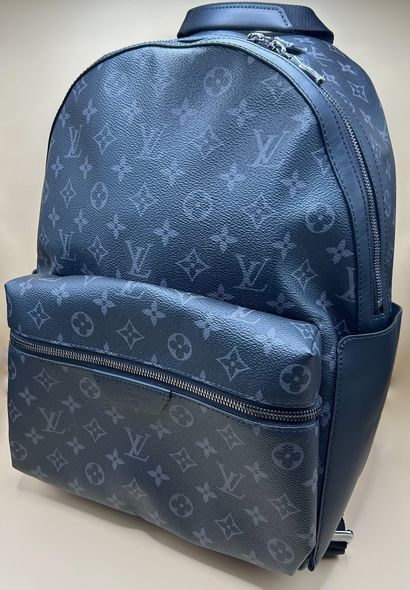 LOUIS VUITTON
Discovery MM backpack in Monogram...