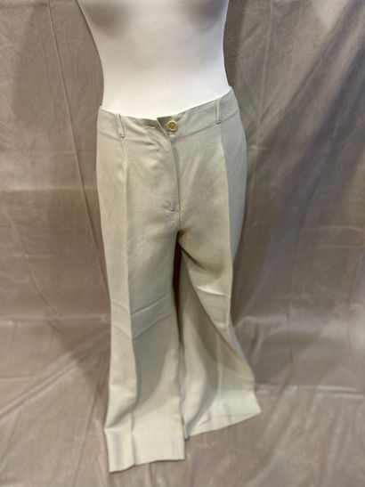 GEORGES RECH
Elegant beige suit, 62% linen...