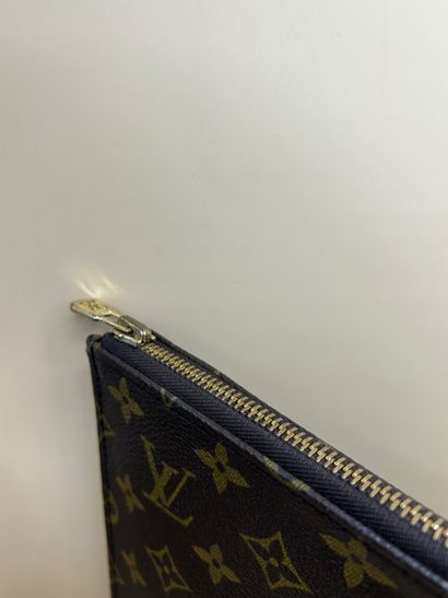 LOUIS VUITTON 
Coated monogram canvas briefcase,...