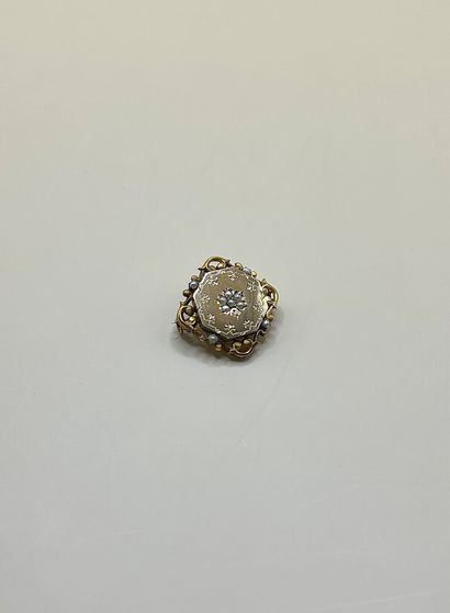 18K (750/1000) yellow gold square brooch,...
