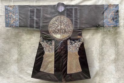 CHINE, dynastie QING (1644-1911)
Manteau...