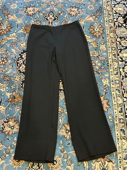 CHANEL, circa 1990 
Black 100% wool suit...