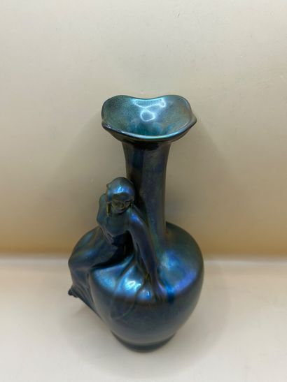 Manufacture ZSOLNAY 
Vase soliflore en céramique...