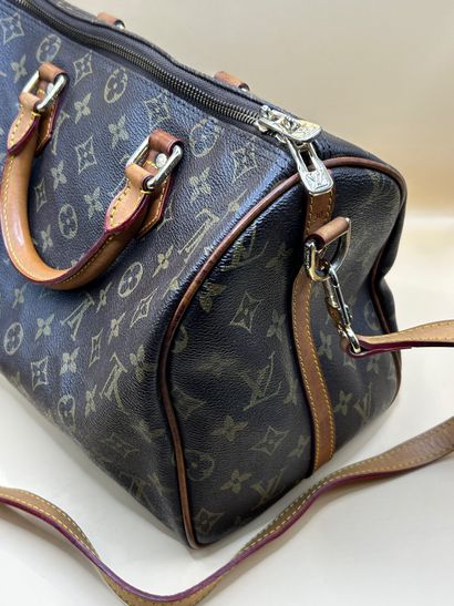 LOUIS VUITTON 
Sac à main modèle 