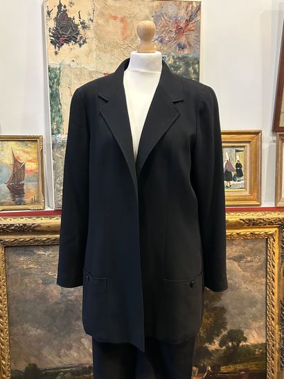 CHANEL, circa 1990 
Black 100% wool suit...