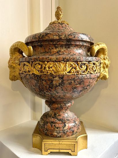 Pierre GOUTHIÈRE, d'après 
Exceptionnel vase...