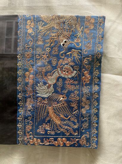 CHINE, dynastie QING (1644-1911)
Manteau...