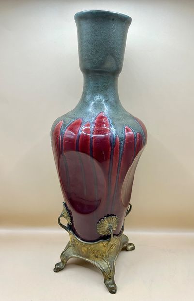 Vase balustre en céramique, à décor de coulures...