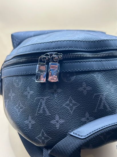 LOUIS VUITTON
Discovery MM backpack in Monogram...