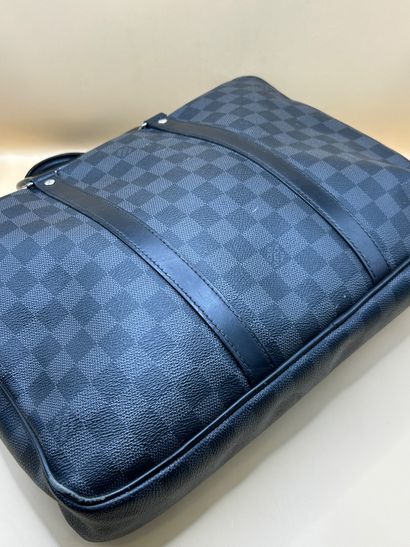 LOUIS VUITTON 
Briefcase / travel bag in...