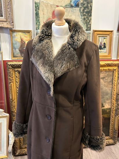 BALMAIN
Timeless brown fur-lined 