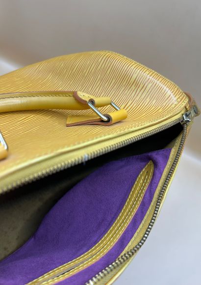 LOUIS VUITTON 
Edition Limitée 