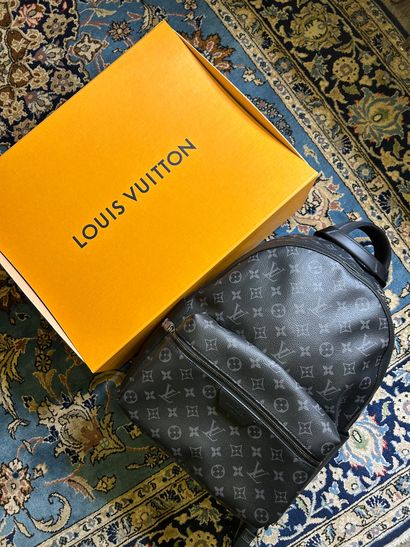 LOUIS VUITTON
Discovery MM backpack in Monogram...