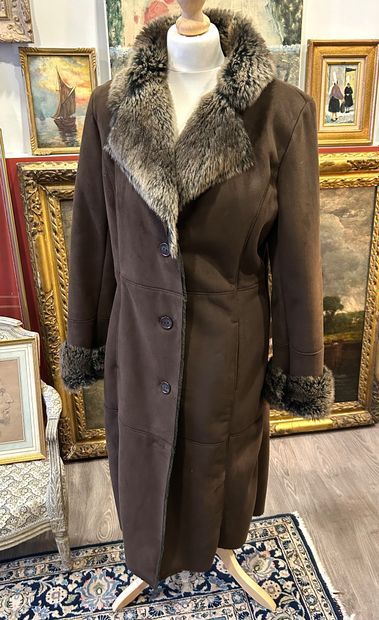 BALMAIN
Timeless brown fur-lined 