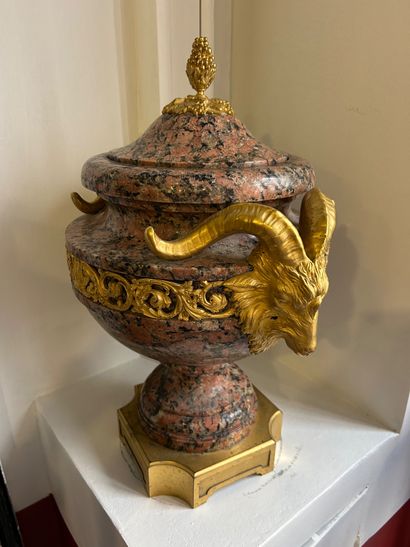 Pierre GOUTHIÈRE, d'après 
Exceptionnel vase...