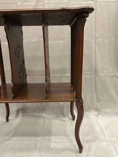 EMILE GALLÉ (1846-1904) 
Table de salon à...