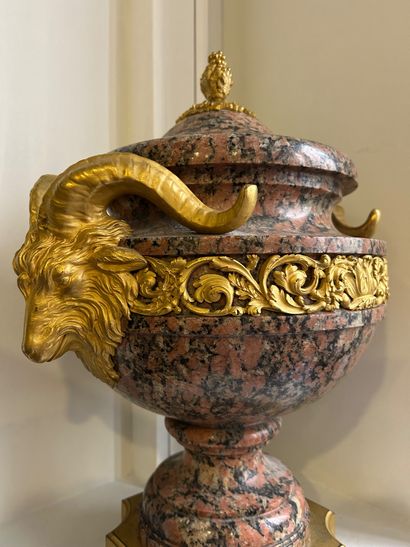 Pierre GOUTHIÈRE, d'après 
Exceptionnel vase...