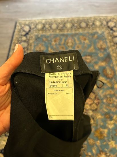 CHANEL, circa 1990 
Black 100% wool suit...