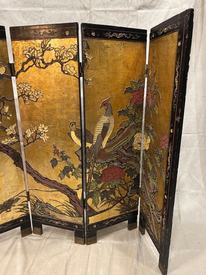 CHINE
Paravent à quatre feuilles en bois...