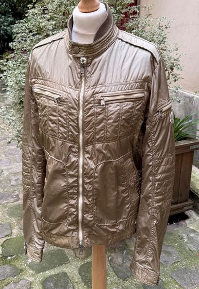 MONCLER 
Veste de mi-saison en polyamide...