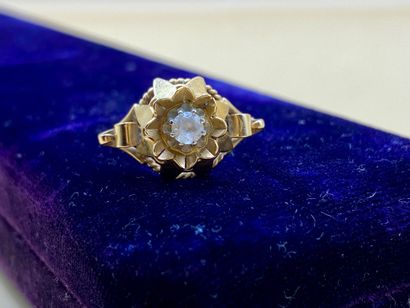 Ravissante bague en or jaune 18 carats (750/1000)...