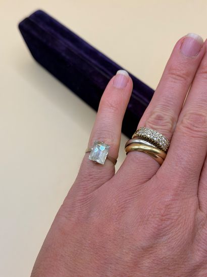 Bague jarretière en or jaune 18 carats (750/1000)...