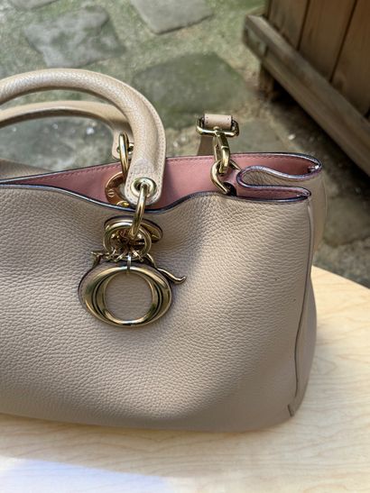 CHRISTIAN DIOR 
Sac à main modèle 