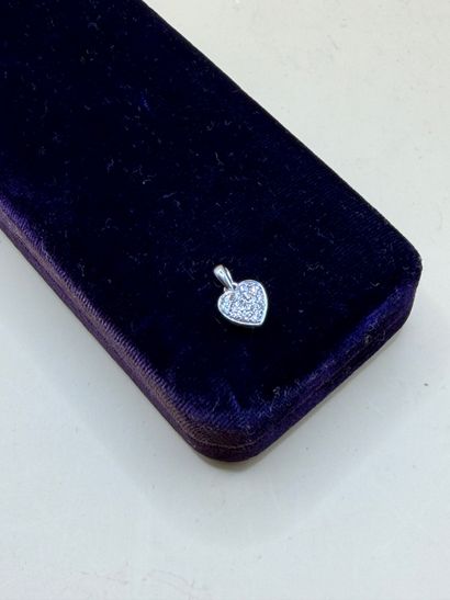 Pendentif coeur en or gris 18 carats (750/1000)...