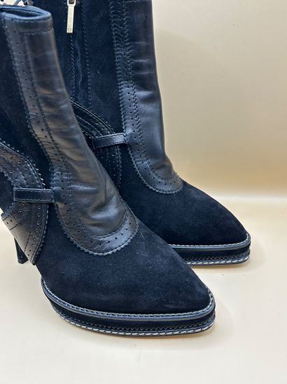 DIOR 
Paire de bottines noires compensées...