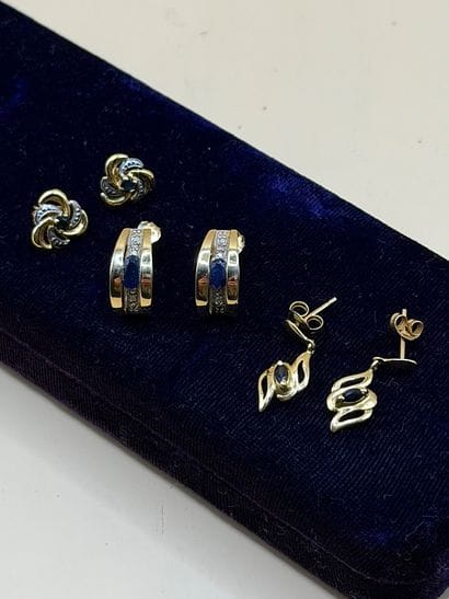 Paire de dormeuses en or jaune 18 carats...