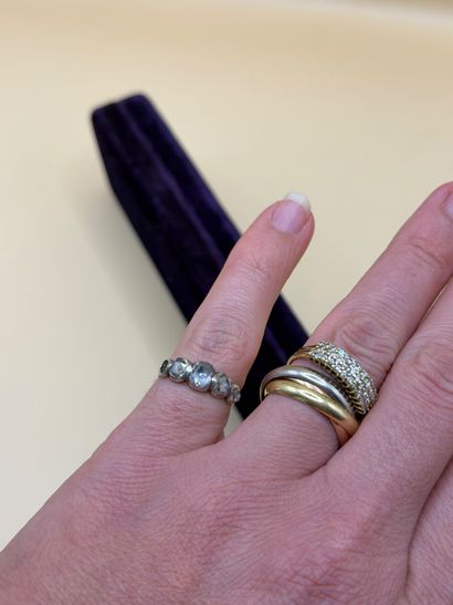 Bague jarretière en or jaune 18 carats (750/1000)...