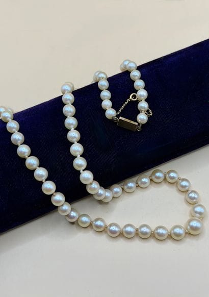 Collier en perles de culture à un rang crème...