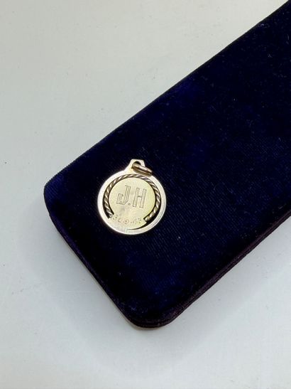 Médaille ronde en or jaune 18 carats (750/1000)...