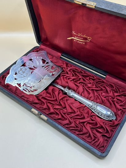 Pelle à gâteau en argent (950/1000) à décor...