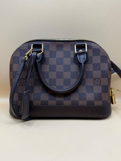 LOUIS VUITTON 
Sac à main modèle 