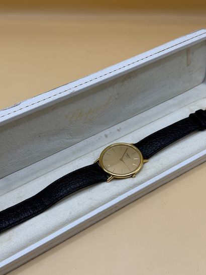 CHOPARD
Montre de ville en or jaune 18 carats...