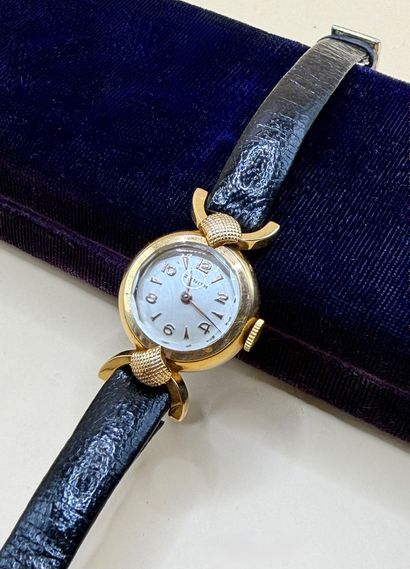 ZENITH 
Montre de dame en or jaune 18 carats...