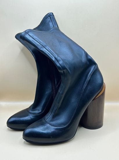 GIVENCHY par Riccardo Tisci 
Paire de bottines...