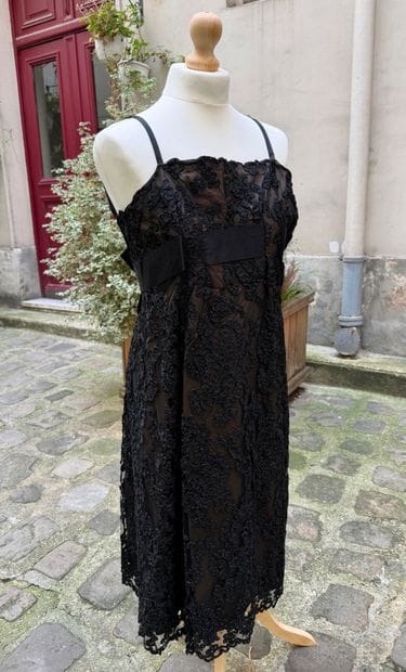 JACQUES ESTEREL 
Élégante robe noire à fines...