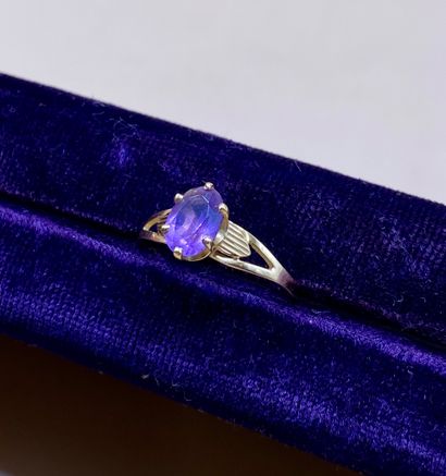 Ravissante bague en or jaune 18 carats (750/1000)...