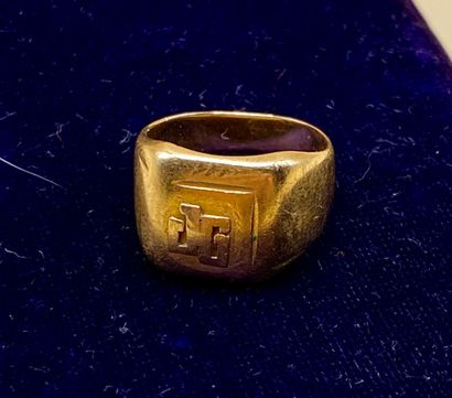 Chevalière en or jaune 18 carats (750/1000)....