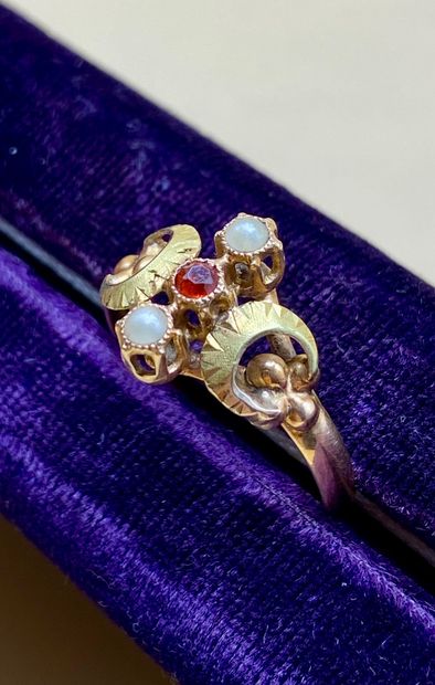 Ravissante bague en or jaune 18 carats (750/1000)...