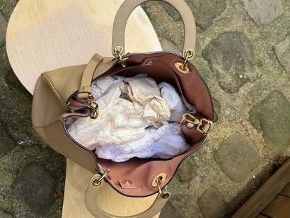 CHRISTIAN DIOR 
Sac à main modèle 