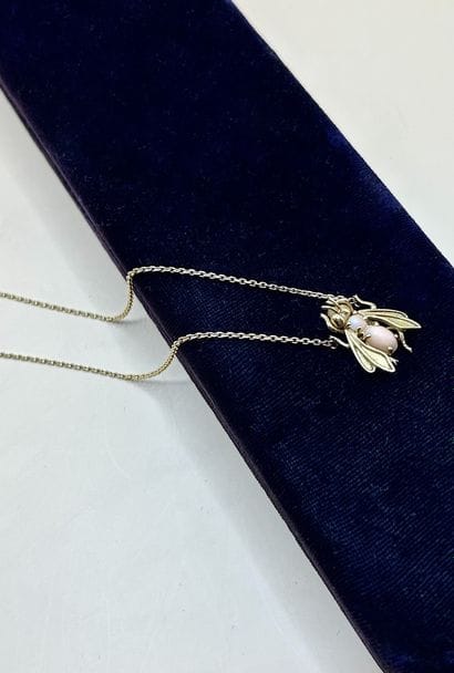 Intéressant pendentif et sa chaîne en or...