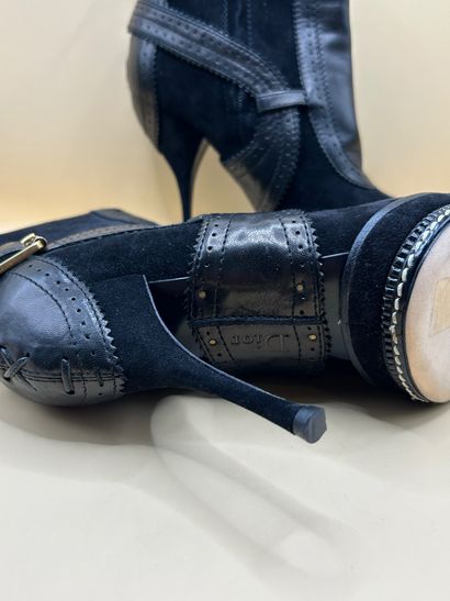 DIOR 
Paire de bottines noires compensées...