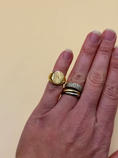 Chevalière en or jaune 18 carats (750/1000)...